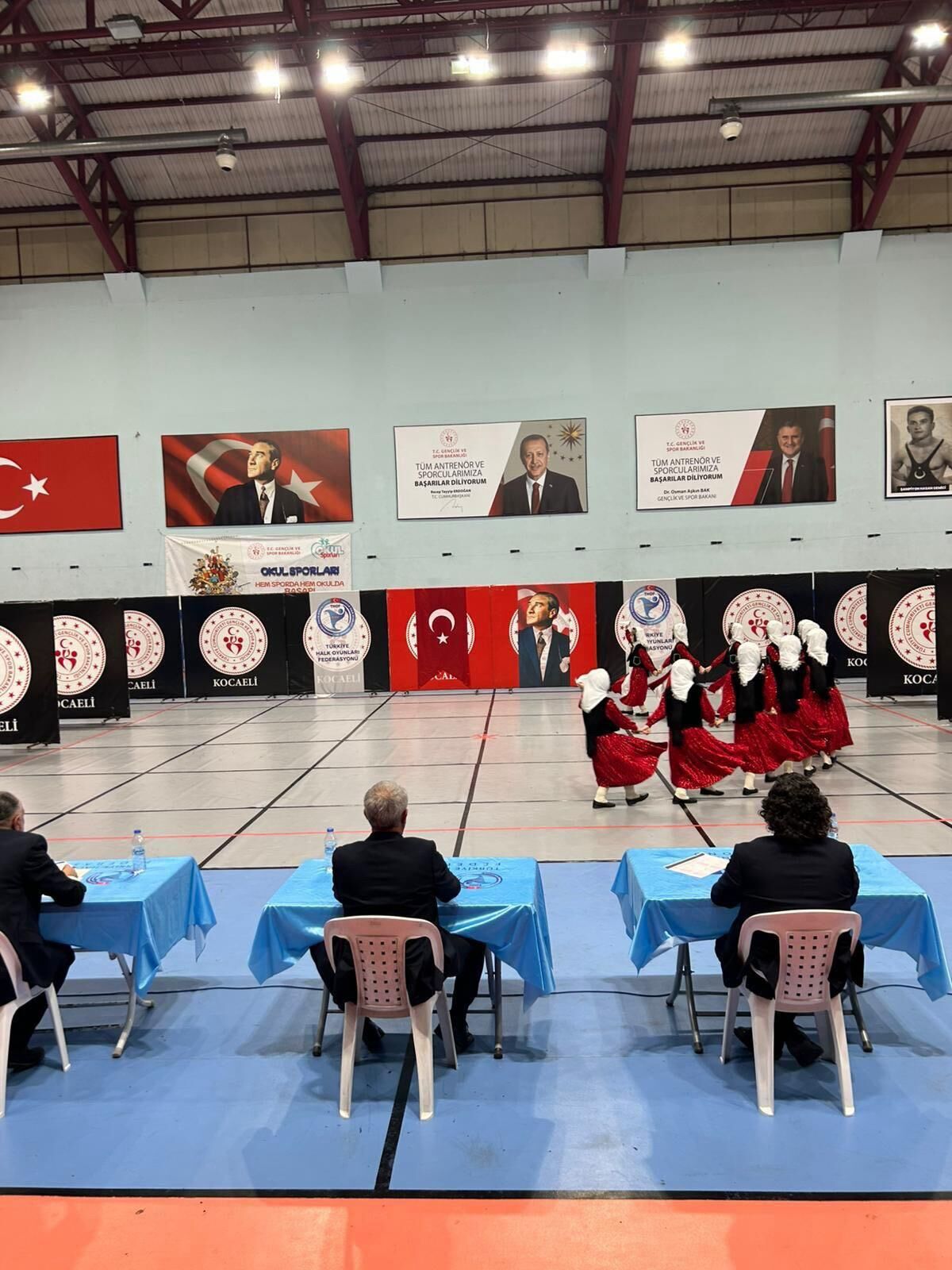 Van Yöresi Halk Oyunları Ekibi Türkiye Finallerine Yükseldi (2)