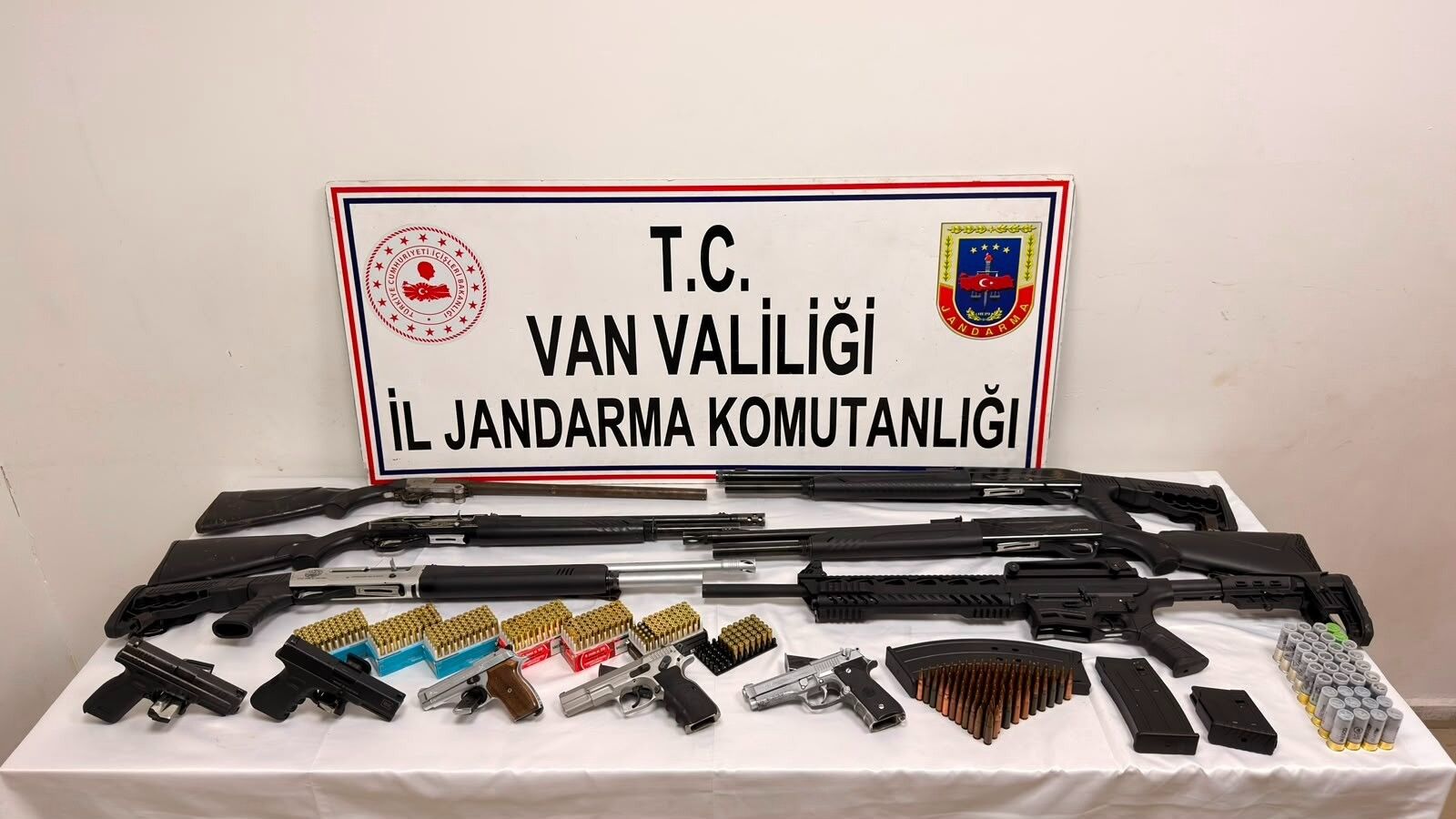 Çobanları Silahla Tehdit Edip 800 Küçükbaş Hayvanı Gasp Ettiler