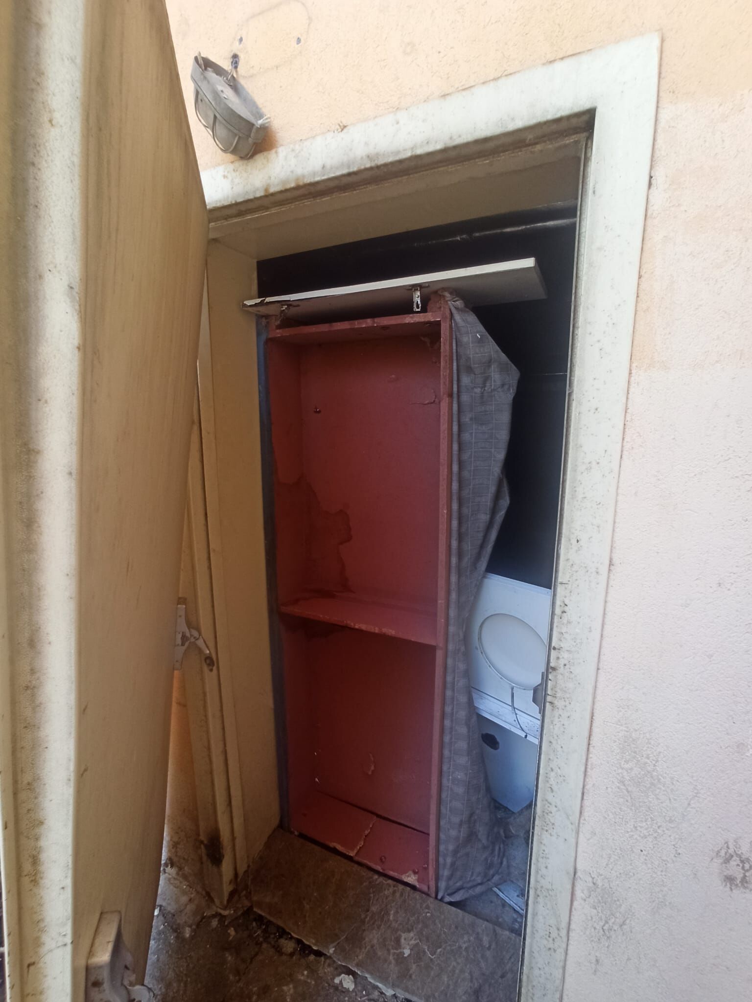 Van Edremit Toki̇'de Tehlike Saçan Acil Çıkış Kapısı (1)