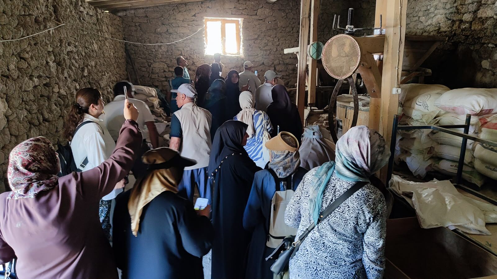 Van'da 65 Yaş Üstü Vatandaşlar Tarih Ve Doğayla Buluştu (1)