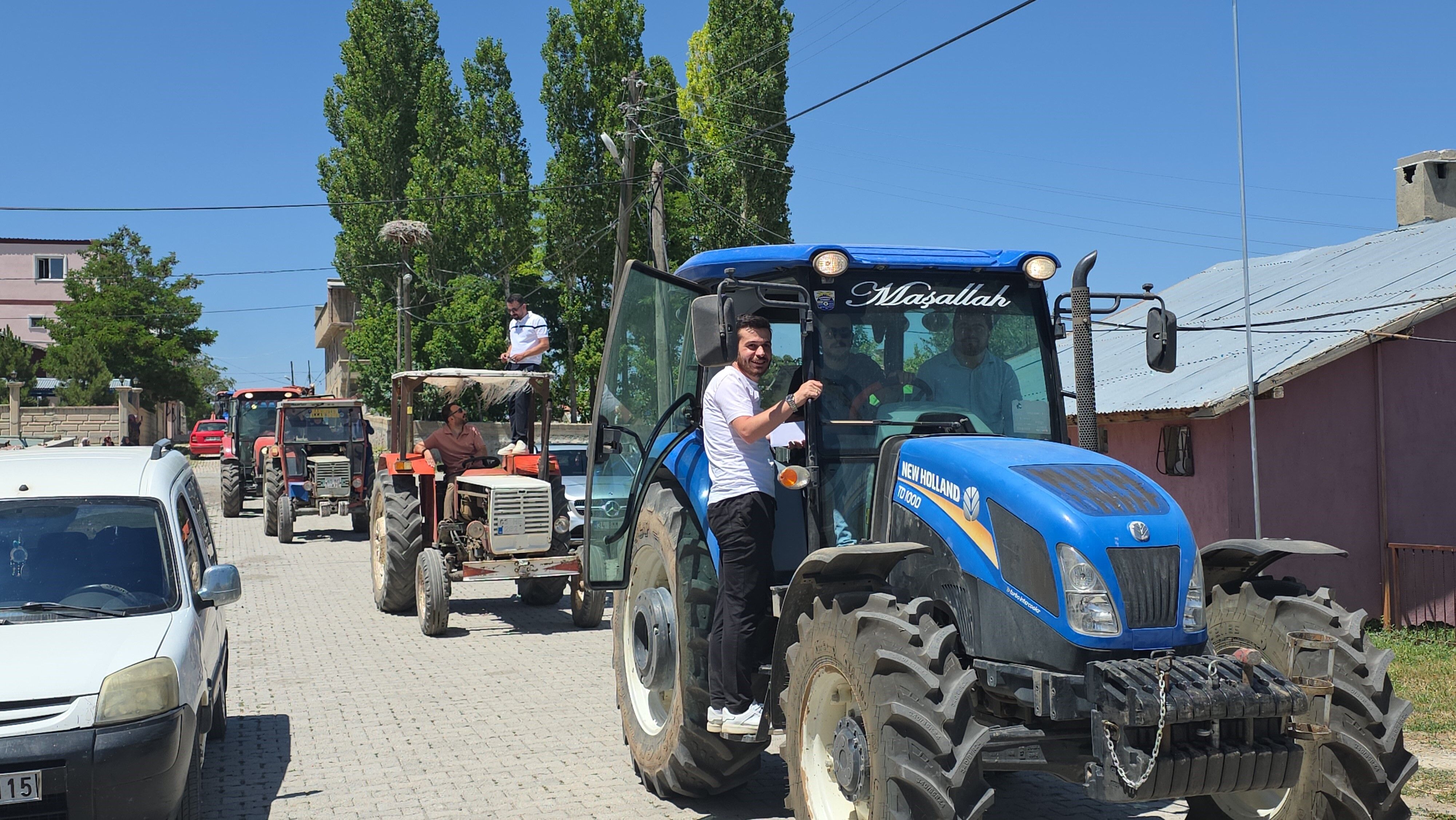 Van’da Damada 'Kılıbık Belgesi', Geline Kullanma Kılavuzu Ve Sertifika Verildi