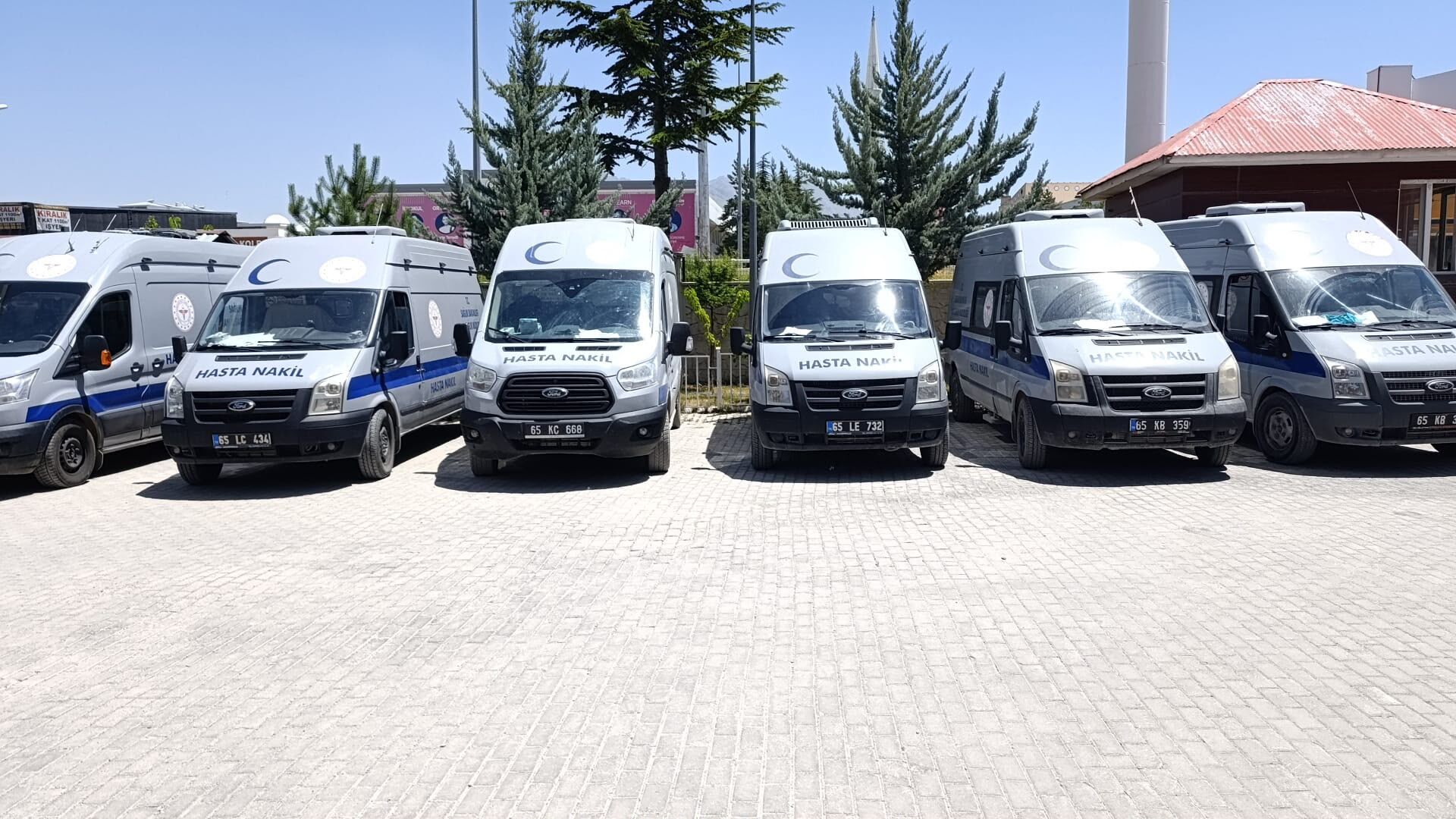 Van'da Hasta Nakil Filosu Yenilendi! Modern Araçlar Hizmete Girdi (2)