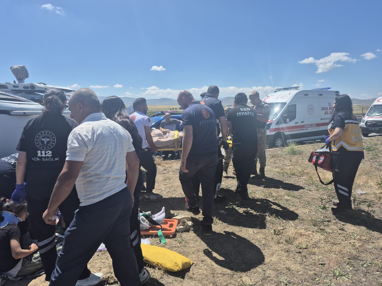 Van’da İki Araç Çarpıştı 3 Kişi Yaralandı (1)
