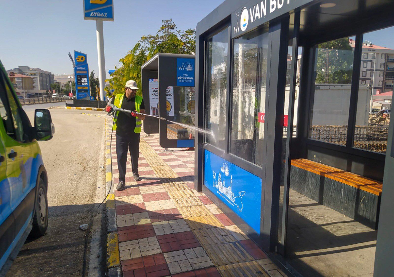 Van'da Otobüs Durakları Temizleniyor! (1)