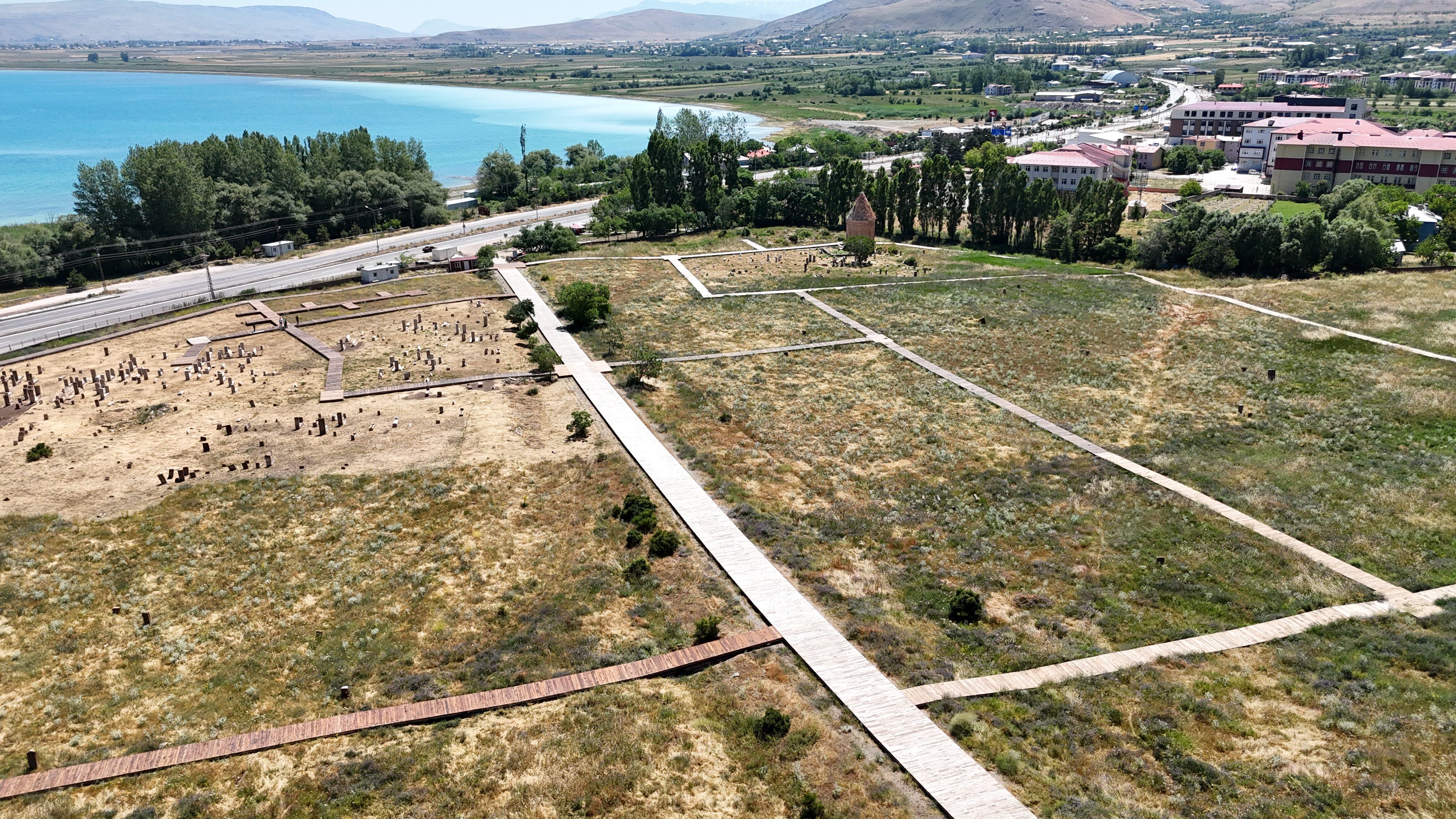 Van’da Yatırım Seferberliği Eğitimden Tarihe, Sağlıktan Enerjiye Şehir Şantiyeye Döndü (1)