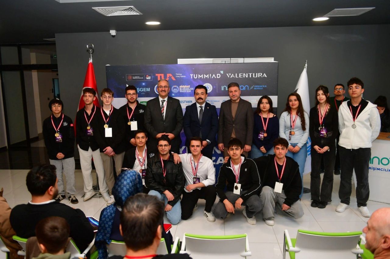 Vanlı Gençlerden Uzay Teknolojisinde Büyük Başarı! (2)